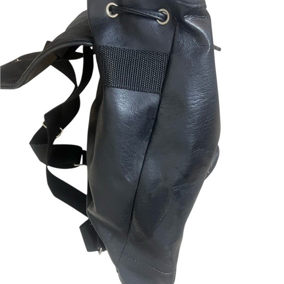 WALT DISNEY WORLD Black PVC Vintage 90's Embroidered Backpack - Picture 6 of 10